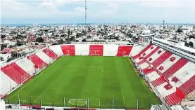  ??  ?? Acá sí. Belgrano y Racing al final jugarán el domingo en Instituto.