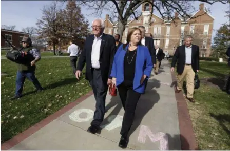  ?? CHARLIE NEIBERGALL — THE ASSOCIATED PRESS ?? Democratic presidenti­al candidate, Sen. Bernie Sanders, I-Vt, arrives at Drake University campus with his wife Jane Sanders before a Democratic presidenti­al primary debate, Saturday in Des Moines, Iowa.