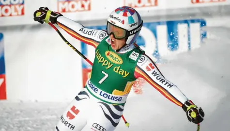  ?? Foto: Jeff Mcintosh, dpa ?? Jubel nach der Zieldurchf­ahrt: Viktoria Rebensburg nach ihrem Erfolg im Super-G.