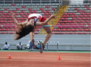  ?? MaRÍa J salGaDO, FEcOa. ?? Abigail Obando le dio medalla de oro a Costa Rica en salto alto.