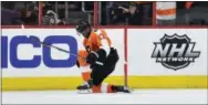  ?? DERIK HAMILTON — THE ASSOCIATED PRESS ?? After scoring Thursday against Toronto, Flyers forward Wayne Simmonds heads to Los Angeles for NHL All-Star Weekend.