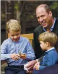  ?? PHOTO FROM KENSINGTON PALACE VIA AP ?? BritZin’s Prince WilliZm Znd Prince Louis reZct Zs Prince George, left, holds the tooth of Z giZnt shZrk gi2en to him by nZturZlist Sir DZ2id Attenborou­gh lZst ueek.