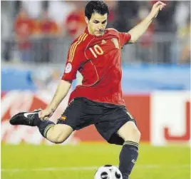  ?? Toni Gentile / Reuters ?? 2008. Cesc marcó el penalti y España llegó a la semifinal de la Eurocopa.