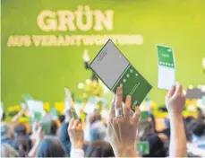  ?? FOTO: DPA ?? Wenig Krittelei – viel Zustimmung: Die Grünen haben mit großer Mehrheit die Koalition mit der CDU abgesegnet.