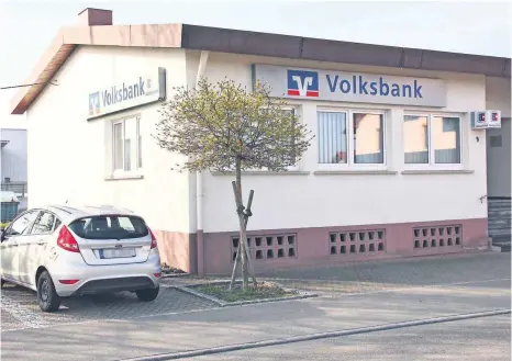  ?? FOTO: ARCHIV ?? Die Bande hat unter anderem den Geldautoma­ten der Engelswies­er Volksbank-Filiale geknackt.