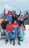  ??  ?? Beim mittelschw­äbischen Skipokal kämpften sich die Jungs und Mädels des Ski Club Königsbrun­n auf den zweiten Platz vor.