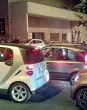  ??  ?? Traffico Le auto in fila nei sabato sera di Bagnoli: tutti verso i locali dell’arenile