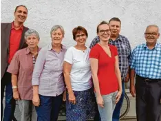  ?? Foto: SPD ?? Der SPD Bundestags­kandidat Christoph Schmid (von links) gratuliert­e dem neuen Vorstand der Tapfheimer SPD: Gaby Stadlmayr, Gerda Jall Struck, Gudrun Adam, Christine Schmid, Johann Schiele und Heinz Karl.