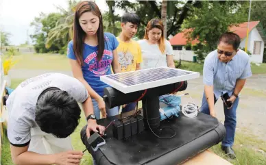  ??  ?? AQUACULTUR­E TECHNOLOGY LEVELS UP – University of Luzon Computer Engineeeri­ng students who developed this solar-powered aerator for fishponds with a mobile phone alert / messaging feature conduct final adjustment­s prior to demonstrat­ion at the...