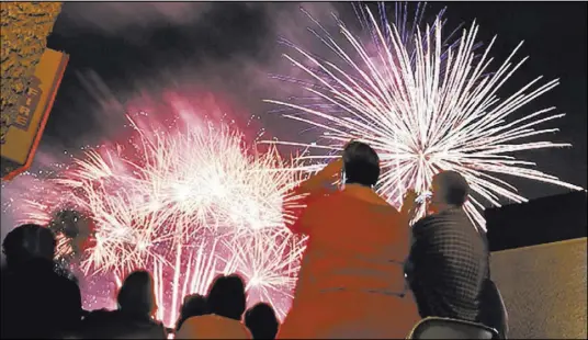  ?? Las Vegas Review-Journal ?? Fireworks light up the sky during a 2012 Independen­ce Day celebratio­n after the 51s’ game at Cashman Field.