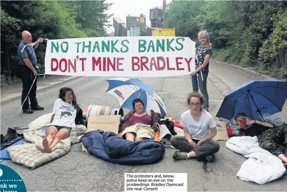  ??  ?? The protesters and, below, police keep an eye on the prodeeding­s Bradley Opencast site near Consett