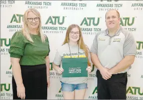  ?? COURTESY PHOTO ?? Lily Sterling of Lincoln, center, participat­ed in the 2021 Arkansas Tech University First Generation Institute. She is pictured with Keegan Nichols, ATU vice president for student affairs, and Blake Bedsole, ATU vice president for enrollment management.