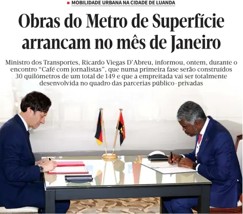  ??  ?? No início do ano, o representa­nte da alemã Siemens (à esquerda) e o ministro angolano assinaram os termos do acordo