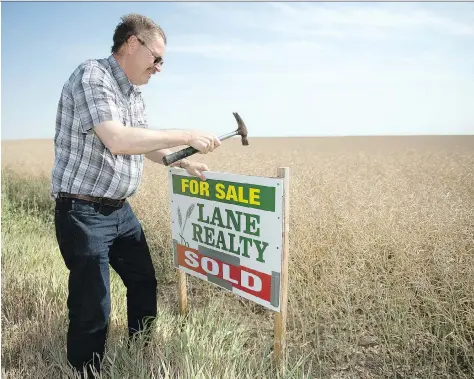  ?? TROY FLEECE ?? Realtor Bob Lane has been selling farmland for more than 40 years and has witnessed firsthand the changes in values.