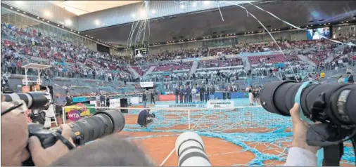  ??  ?? Un momento de la entrega de premios de la edición del año pasado en la Caja Mágica de Madrid.