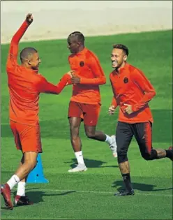  ??  ?? LISTOS. Mbappé y Neymar quieren empezar con un triunfo.