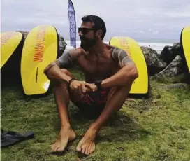  ?? INSTAGRAM ?? El actor sufrió la lesión mientras surfeaba.