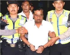  ?? — AFP photo ?? In this file photo Indonesian police escort Chhota Rajan from Bali police headquarte­rs to Ngurah Rai Airport during his deportatio­n from Denpasar on Bali island.