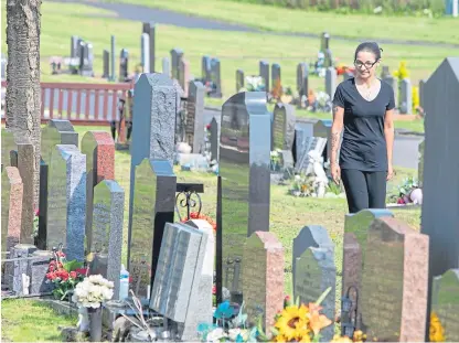  ?? Picture: Steven Brown. ?? Margaret Davidson walking through Beath Cemetery.