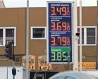  ?? RICHARD VOGEL/AP ?? At least 17 states were already at $3 a gallon or higher as of Thursday, GasBuddy says.