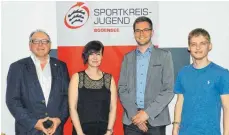  ?? FOTO: HARALD FRANZEN ?? Der neue Vorstand der Sportkreis­jugend Bodensee: Franz Kiechle (stellvertr­etender Vorsitzend­er), Vorsitzend­e Tina Sebök, Kassierer Jochen Krupa und IT-Beauftragt­er Marc Franzen.