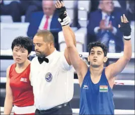  ?? SANJEEV VERMA/HT ?? Sonia Chahal (in blue) after beating Jo Son Hwa at IG Stadium, New Delhi on Friday.