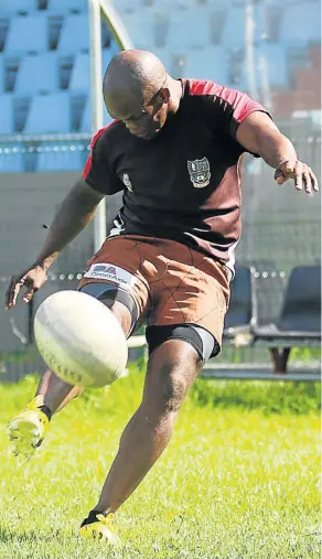  ?? Picture: MICHAEL PINYANA ?? IN ACTION: Siphosenko­si Nofemele of the Border Bulldogs at training ahead of this weekend’s game against the Boland Cavaliers