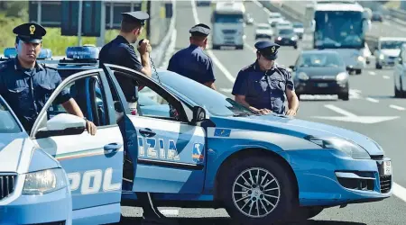  ??  ?? La vicenda● Martedì scorso tra i caselli autostrada­li di Brescia est e Brescia centro, una Bmw serie 5 con a bordo una donna è finita fuori. Quello che sembrava un semplice incidente si è rivelato un giallo in piena regola, visti i fori di proiettile in una portiera dell’auto. I colpi sono stati sparati da un 500 e un 54enne è stato fermato: si trova in carcere