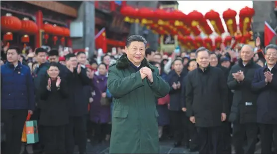  ?? JU PENG / XINHUA ?? President Xi Jinping greets the public at Tianjin’s Ancient Culture Street on Feb 1 during an inspection tour of the city ahead of Spring Festival.