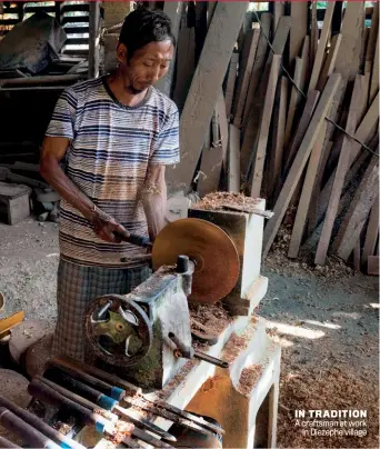  ??  ?? IN TRADITION A craftsman at work in Diezephe village