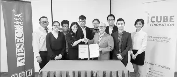  ??  ?? Liew (front, third right) and Chua exchange the MoU documents.