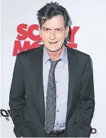  ??  ?? Charlie Sheen. Su mala conducta y el bajo rendimient­o escolar fueron las causas por las que el actor dejó sus estudios.