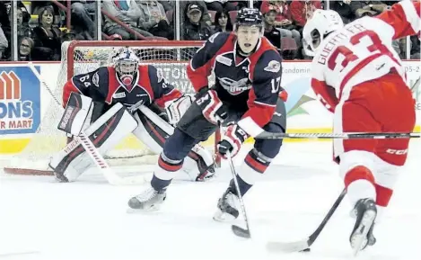  ?? JEFFREY OUGLER/SAULT STAR ?? Windsor Spitfires goaltender Michael DiPietro (left) and defenceman Logan Stanley (middle) should be big factors in Windsor’s season