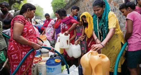  ?? FOTO: FOTO: XAVIER GALIANA / AFP ?? Wie in Indien vergangene­s Jahr haben weltweit immer mehr Menschen unter den Folgen der Erderwärmu­ng zu leiden.