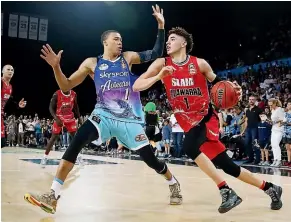  ?? GETTY IMAGES ?? RJ Hampton (left) and LaMelo Ball went through their quick paces in the Breakers-Illawarra Hawks NBL match in Auckland last Saturday.