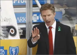  ?? The Associated Press ?? The Philadelph­ia Flyers fired head coach Dave Hakstol on Monday.