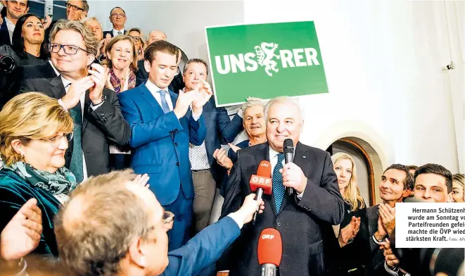  ?? Foto: APA/Scheriau ?? Hermann Schützenhö­fer wurde am Sonntag von den Parteifreu­nden gefeiert, er machte die ÖVP wieder zur stärksten Kraft.