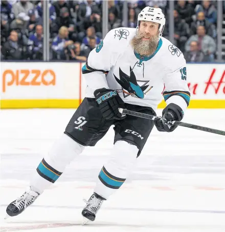  ?? PHOTO D’ARCHIVES ?? Le vétéran attaquant Joe Thornton quitte San Jose et le nord de la Califonie pour poursuivre sa carrière dans le sud de l’ontario avec les Maple Leafs de Toronto