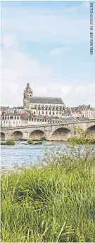  ?? ?? LEFT
View of the Loire River from the Fleur de Loire.
RIGHT
The Château de la Haute Borde guesthouse.