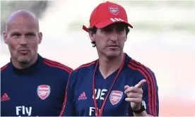  ??  ?? Unai Emery and his assistant, Freddie Ljungberg, during a training session in Los Angeles. Photograph: Stuart MacFarlane/Arsenal FC via Getty Images