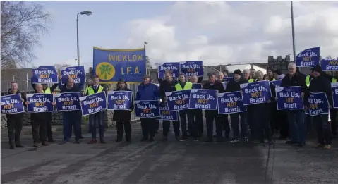  ??  ?? Protesters outside Kerry Foods in Shillelagh on Friday afternoon.