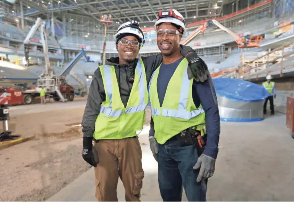  ?? MIKE DE SISTI / MILWAUKEE JOURNAL SENTINEL ?? Anthony Jagers (right) and his grandson, Te’Vares Lloyd, are both working as electricia­ns on the new Milwaukee Bucks arena.