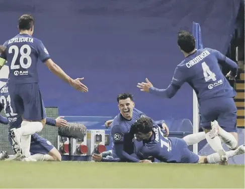  ??  ?? 0 Chelsea’s Mason Mount, centre, celebrates with his team-mates after scoring his side’s second goal against Real Madrid