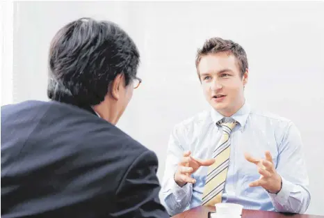  ?? FOTO: IMAGO ?? In einem Ausstiegsg­espräch kann der Mitarbeite­r die Gründe für seine Entscheidu­ng erläutern.