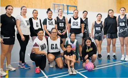  ?? ?? Ex-Colenso netballers face off against Ahuriri players for a game of the century.