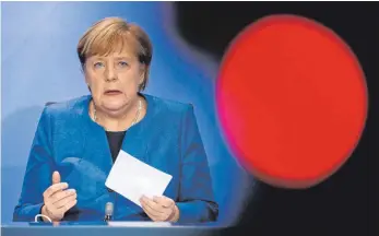  ?? FOTO: F. BENSCH/AFP ?? Kanzlerin Angela Merkel sprach von einem „schweren Tag“, als sie die Maßnahmen gegen Corona verkündete.