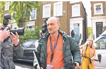  ?? FOTO: AP ?? Johnson-Berater Dominic Cummings am Sonntag vor seinem Haus in London.