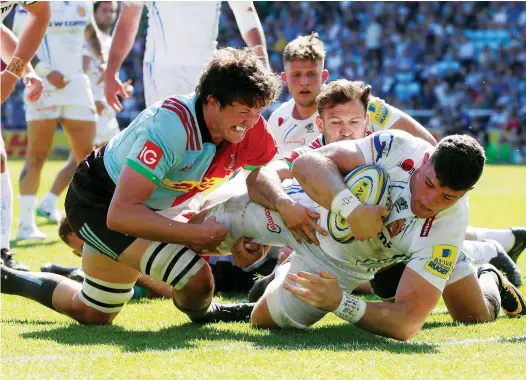  ?? PICTURES: Getty Images ?? Strong man: Dave Ewers powers over for Exeter
