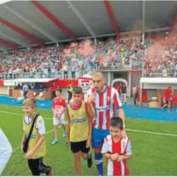  ?? E.S. ?? Antonio Sánchez salta al campo durante su etapa en el Algeciras.