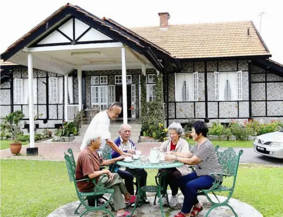  ??  ?? Last of the caretakers ... (from left) Lim Siew Lan, 71, Tan Jee ai, 71, Jang Lai Hoon, 72, Lim Swee Hong, 74, and Tan Lee Tu, 65. These caretakers of Fraser’s Hill’s bungalows are also skilful cooks of Hainanese and Western cuisines.